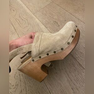 NWOT Sezane Taylor Clogs Light Beige 37